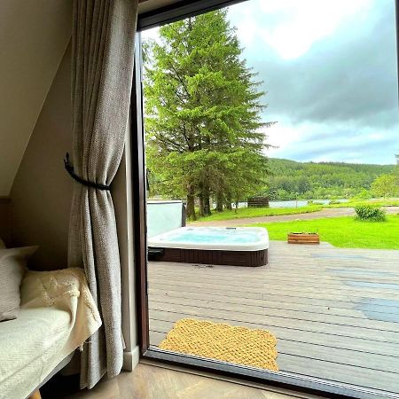 Bonnie Lodge-Lochside Location With Hot Tub Invergarry Exterior photo