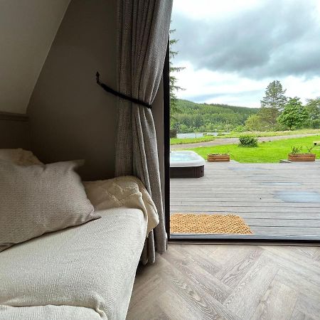 Bonnie Lodge-Lochside Location With Hot Tub Invergarry Exterior photo
