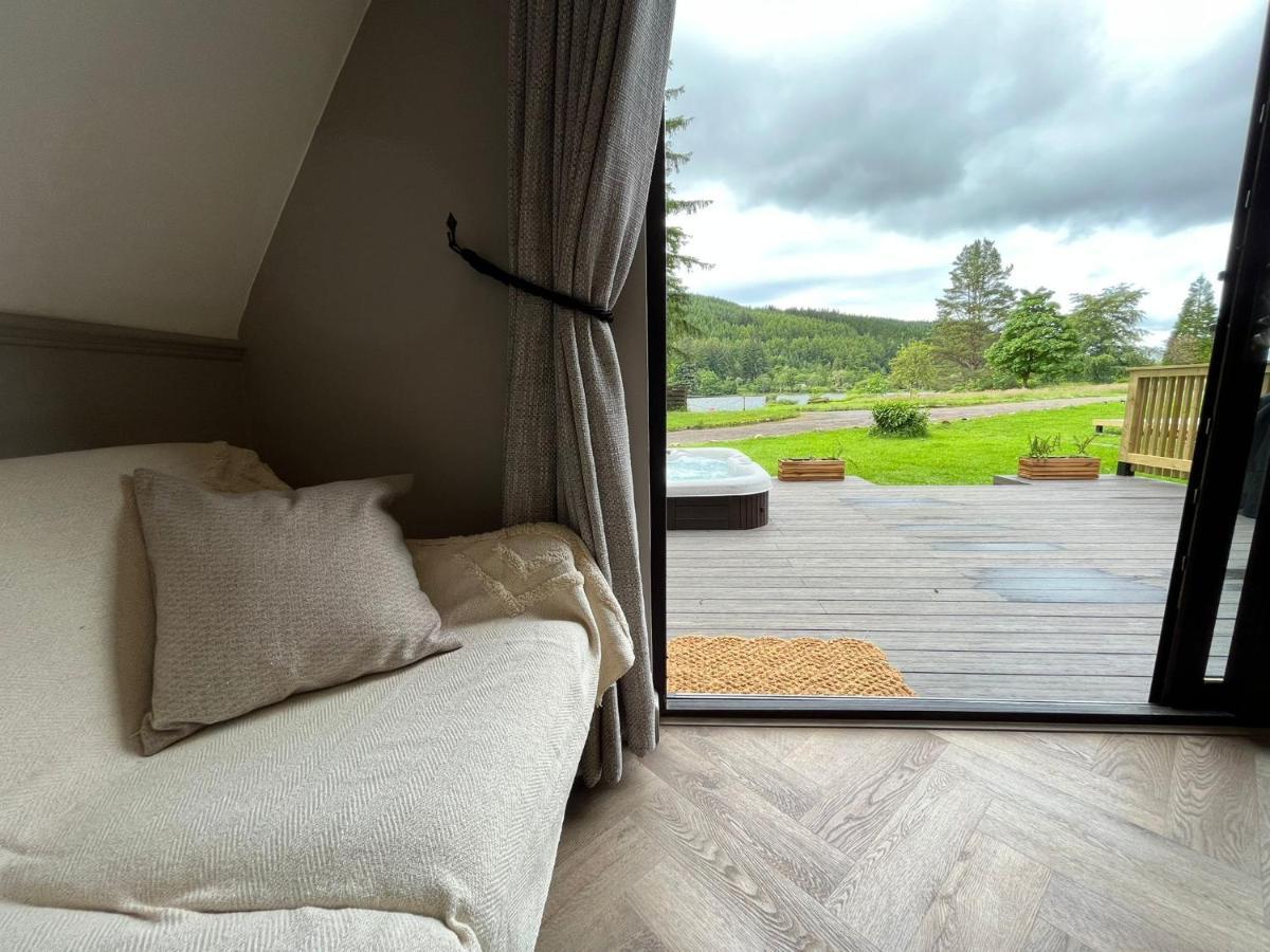 Bonnie Lodge-Lochside Location With Hot Tub Invergarry Exterior photo