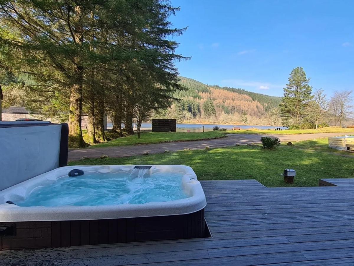 Bonnie Lodge-Lochside Location With Hot Tub Invergarry Exterior photo