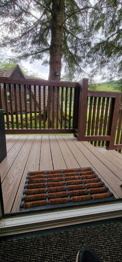Bonnie Lodge-Lochside Location With Hot Tub Invergarry Exterior photo